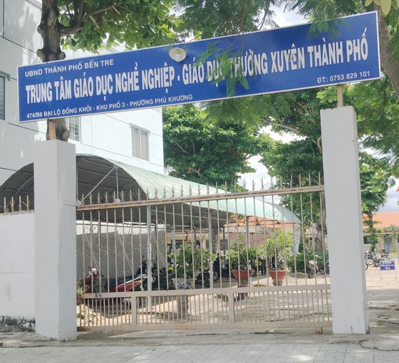 Tạm đình chỉ 4 học sinh đánh nhau tại lớp học ở Bến Tre ảnh 1