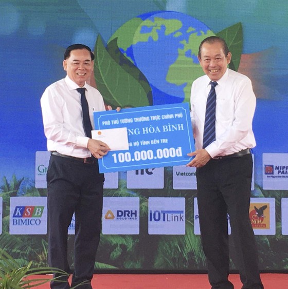 Phó Thủ tướng Thường trực Chính phủ dự lễ phát động trồng 10 triệu cây xanh tại Bến Tre ảnh 3