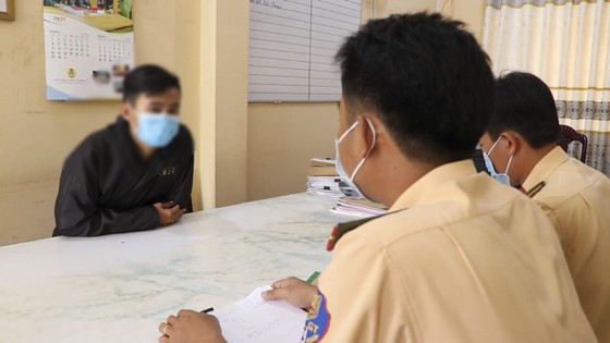 Chú rể đi rước dâu, nẹt pô bị công an mời làm việc ảnh 1