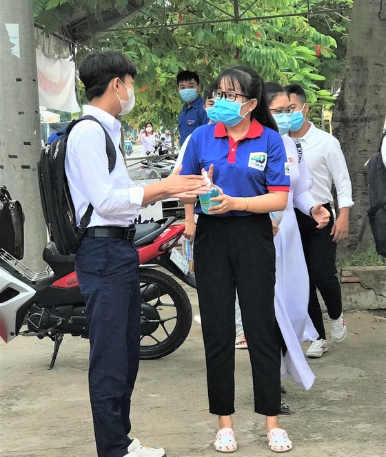 Bến Tre: Học sinh khối 12 tại huyện Thạnh Phú bắt đầu học trực tiếp ảnh 1