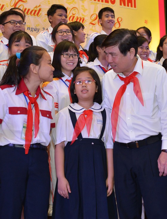 Lãnh đạo TPHCM gặp gỡ 170 thiếu nhi nhân dịp đầu xuân 2018 ảnh 3
