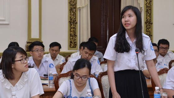 Lãnh đạo TPHCM gặp gỡ sinh viên tiêu biểu ảnh 2