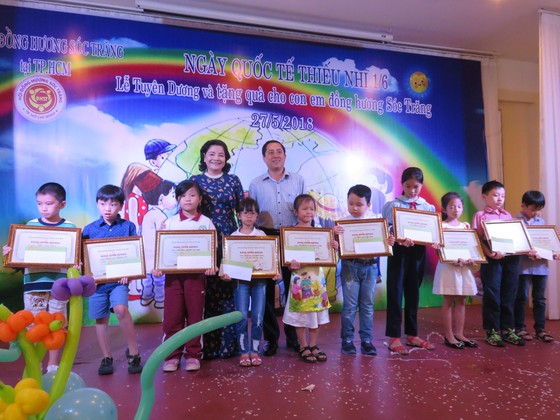 Họp mặt, tuyên dương thiếu nhi Sóc Trăng tại TPHCM ảnh 1