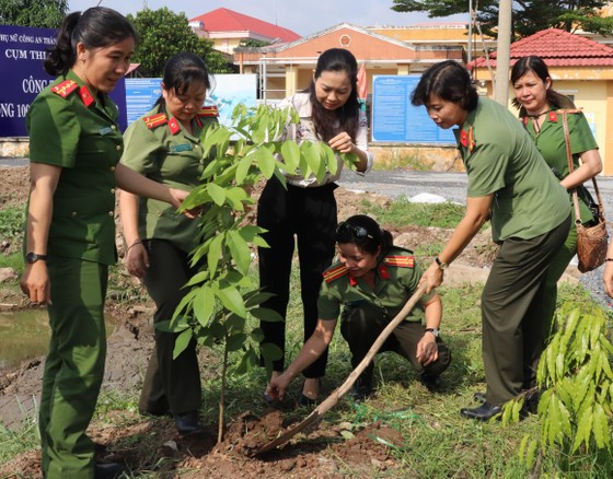 Ngày hội “Vì nhân dân phục vụ” tại huyện Cần Giờ ảnh 3