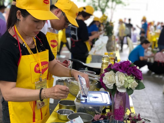 Sôi nổi hội thi nấu ăn 'Bữa ăn gia đình Việt' ảnh 2