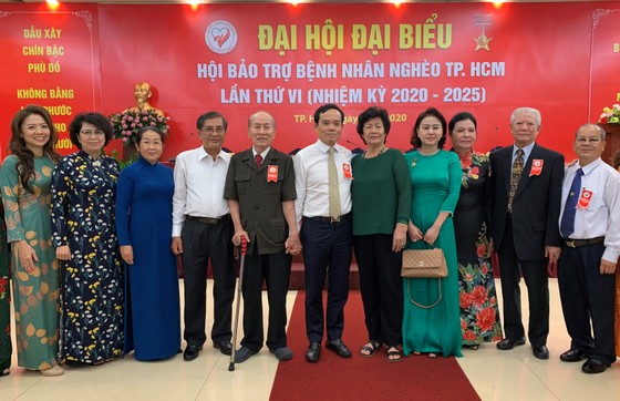 Nhân niềm vui, hạnh phúc cho bệnh nhân nghèo ảnh 4