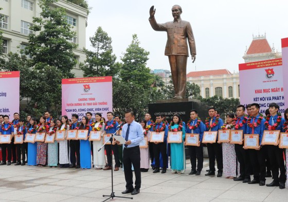 Tuyên dương 63 cán bộ, công chức, viên chức trẻ, giỏi, thân thiện ảnh 3