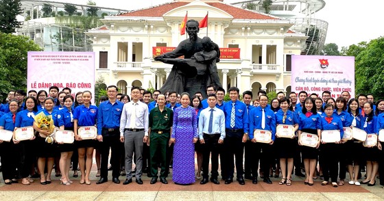 Tuyên dương 131 cán bộ, công chức, viên chức trẻ, giỏi, thân thiện ảnh 1