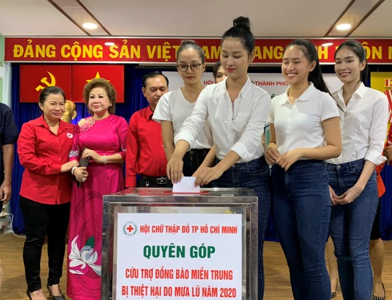 Hội Chữ thập đỏ TPHCM vận động quyên góp, hỗ trợ đồng bào miền Trung ảnh 2