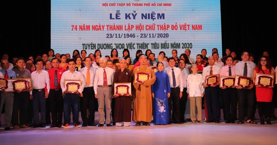 'Hoa việc thiện' giúp lan tỏa nghĩa tình của TPHCM ảnh 2