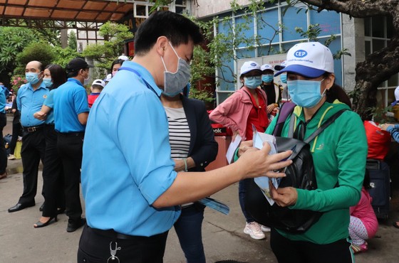 Niềm vui sum vầy trên 'Chuyến tàu mùa xuân' ảnh 3
