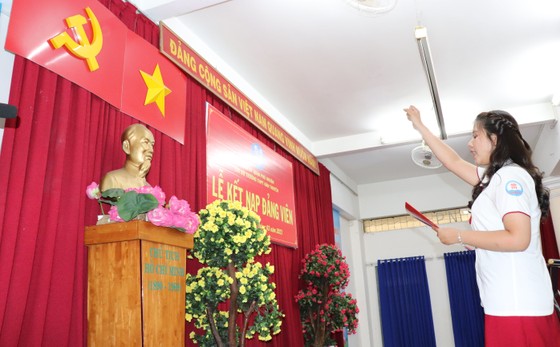 Kết nạp đảng viên là học sinh Trung học phổ thông ảnh 1