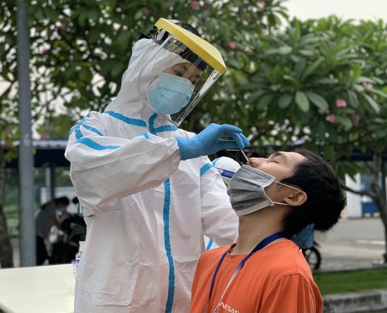 Xét nghiệm Covid-19 toàn bộ người lao động tại Khu chế xuất Tân Thuận ảnh 1