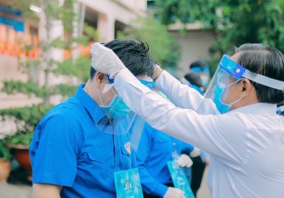 Hơn 4.000 thanh niên TPHCM ra quân hỗ trợ các điểm tiêm vaccine phòng Covid-19 ảnh 2