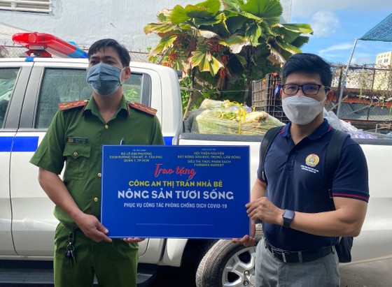 Rau củ, trái cây của bà con tỉnh Lâm Đồng đến khu cách ly tại TPHCM ảnh 1