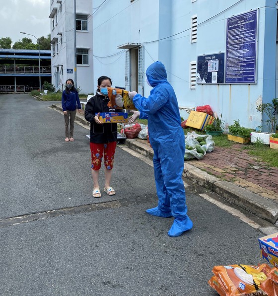 Hàng chục tấn thực phẩm, nông sản từ các tỉnh ủng hộ công nhân lao động tại TPHCM ảnh 3