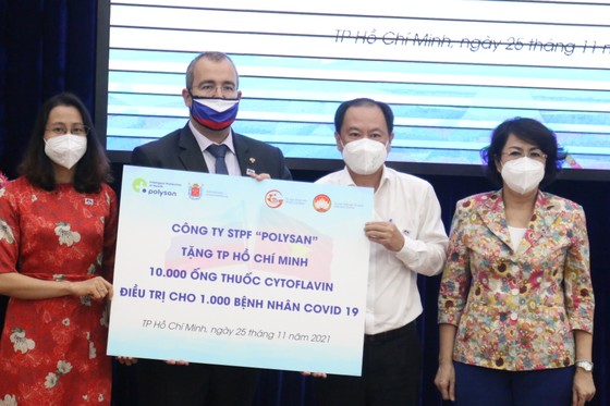 TPHCM tiếp nhận 10.000 ống thuốc điều trị Covid-19 ảnh 1