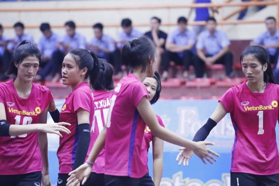 Chung kết giải bóng chuyền trẻ các CLB nữ Việt Nam 2017: Cuộc chiến cân não! ảnh 1
