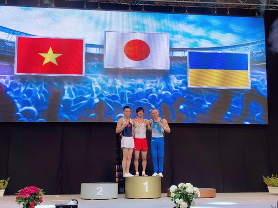 VĐV Lê Thanh Tùng (trái) đoạt HCB tại Cúp thế giới 2018.