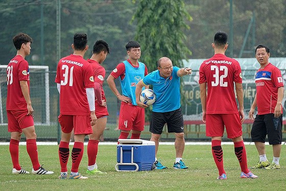 HLV Park Hang-seo chọn quân cho U23 Việt Nam ở V-League ảnh 1
