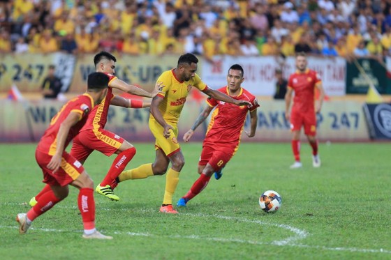 Nam Định vùi dập Thanh Hóa trên sân Thiên Trường ảnh 1