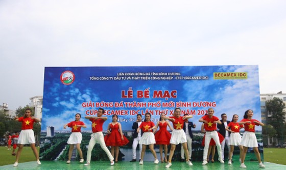 CLB Hoàng Gia đăng quang giải bóng đá TP Mới Bình Dương - Cúp Becamex IDC 2019 ảnh 2