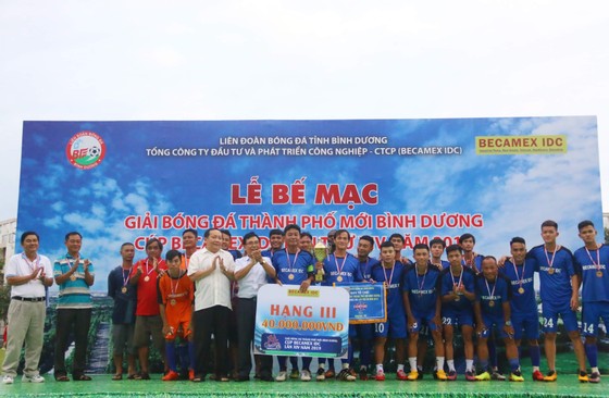 CLB Hoàng Gia đăng quang giải bóng đá TP Mới Bình Dương - Cúp Becamex IDC 2019 ảnh 6
