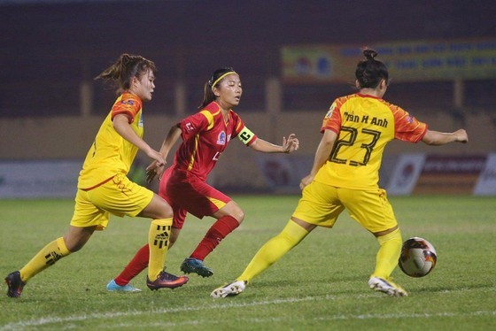 Huỳnh Như và các đồng đội sớm vô địch trước 1 vòng đấu. Ảnh: Anh Trần