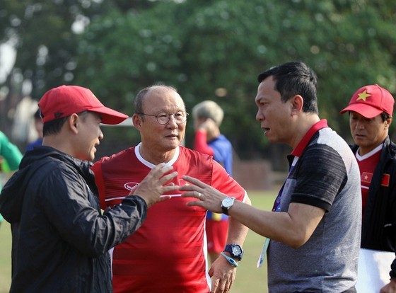 HLV Pak Hang-seo không thể cùng U22 Việt Nam vào TPHCM trong trận gặp UAE. Ảnh: Đoàn Nhật