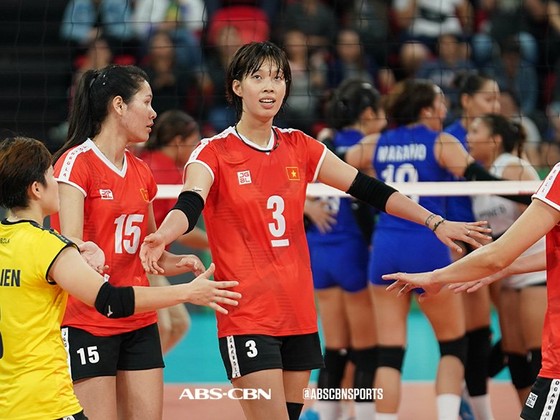 SEA Games 30: Bóng chuyền nữ Việt Nam thắng ngược chủ nhà Philippines 3-2