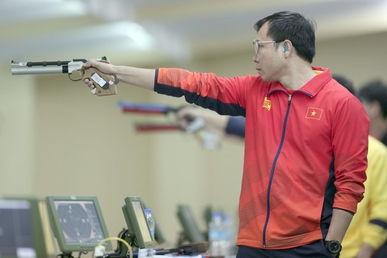 Xạ thủ Hoàng Xuân Vinh chỉ đoạt HCB nội dung từng vô địch Olympic ảnh 1
