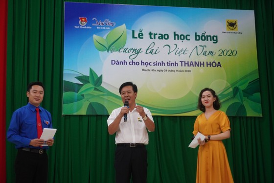 50 suất học bổng ‘Vì tương lai Việt Nam’ trao cho học sinh nghèo Thanh Hóa ảnh 2