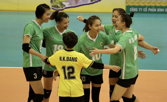 Cúp bóng chuyền Hoa Lư - Bình Điền 2021: VTV Bình Điền Long An và Tràng An Ninh Bình thắng dễ ảnh 2