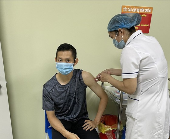 Tay vợt cầu lông Nguyễn Tiến Minh đã hoàn tất tiêm vaccine
