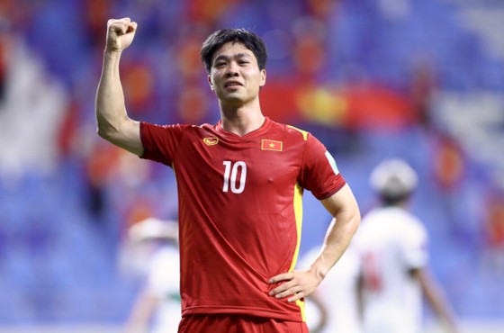 Những khoảnh khắc ấn tượng trong chiến thắng 4-0 của Việt Nam trước Indonesia ảnh 6