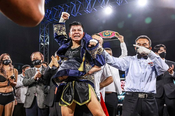 Võ sĩ Thu Nhi đánh bại đối thủ Nhật Bản để giành đai vô địch hạng ruồi WBO ảnh 1