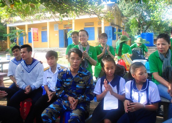 Đoàn công tác TPHCM kết thúc chuyến thăm cán bộ, chiến sĩ và nhân dân các đảo Tây Nam ảnh 2