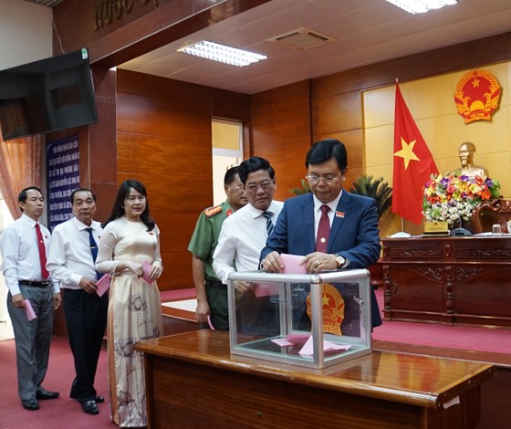 Bí thư Tỉnh uỷ Cà Mau đảm nhận thêm chức Chủ tịch HĐND ảnh 1
