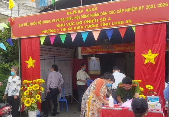 Bầu cử tại cột cờ Hà Nội tại Mũi Cà Mau - điểm cực Nam Tổ quốc  ảnh 2