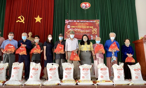Vedan Việt Nam trao tặng 1.000 phần quà tết cho người dân tỉnh Đồng Nai nhân dịp Xuân Nhâm Dần ảnh 1
