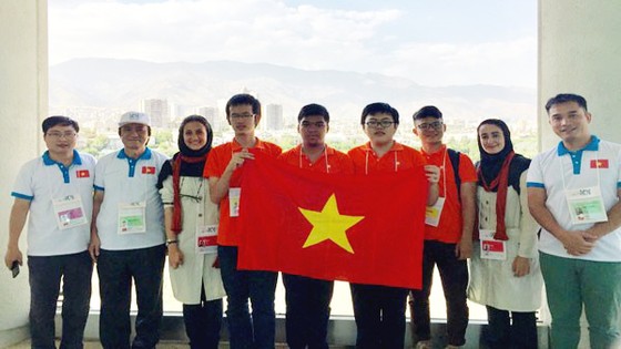 Việt Nam đoạt 1 HCV và 2 HCĐ Olympic Tin học quốc tế ảnh 1