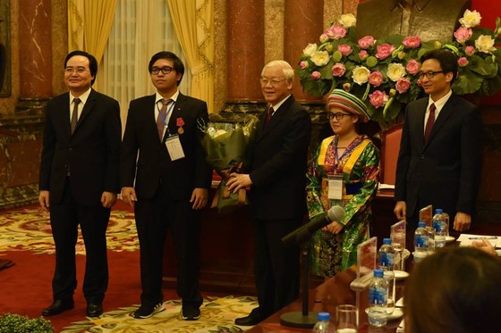 Tổng Bí thư, Chủ tịch nước Nguyễn Phú Trọng gặp mặt các học sinh-sinh viên tiêu biểu ảnh 2