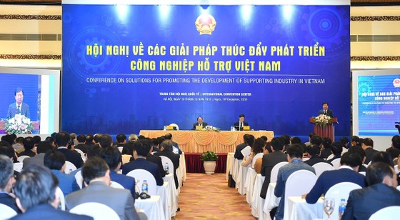 Thủ tướng: Kinh tế phải làm sao thành công như đội tuyển bóng đá Việt Nam ảnh 1