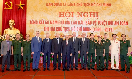 Thi hài Chủ tịch Hồ Chí Minh sau 50 năm đang được giữ gìn rất tốt  ​ ảnh 2