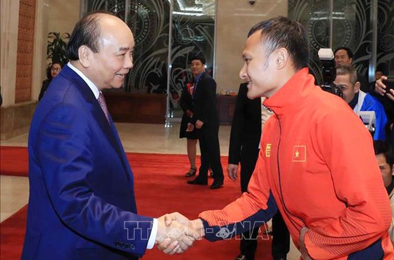 Thủ tướng Nguyễn Xuân Phúc: Vô địch bóng đá thể hiện khát vọng, ý chí Việt Nam ảnh 2