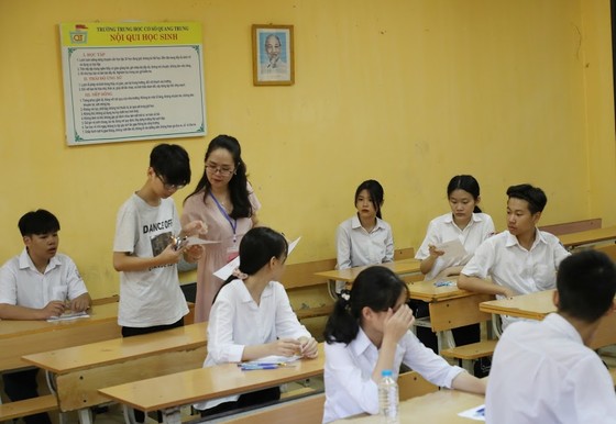 Đề thi tiếng Anh vào lớp 10 ở Hà Nội: Dự đoán nhiều điểm 10 ảnh 2