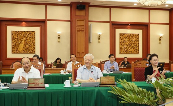 Tập thể Bộ Chính trị làm việc với tập thể Ban Thường vụ Thành ủy TPHCM ảnh 5