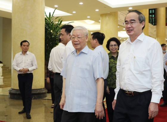 Tập thể Bộ Chính trị làm việc với tập thể Ban Thường vụ Thành ủy TPHCM ảnh 4