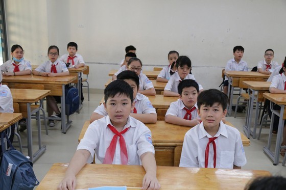 Bộ GD-ĐT lấy ý kiến góp ý rộng rãi các bản mẫu SGK lớp 2, lớp 6 ảnh 1