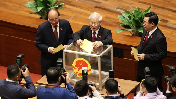 Tân Chủ tịch nước Nguyễn Xuân Phúc tuyên thệ ảnh 1